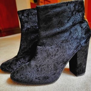 Textured pattern velour boots Size 9